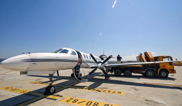 Fliegender Transport der lebenden Aquariumbewohner. © Vewatech